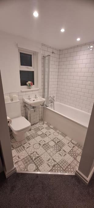 3 Bed In Heart Of Cardiff
